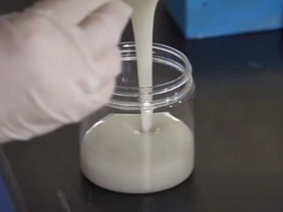 有機(jī)膨潤(rùn)土制作好的凝膠